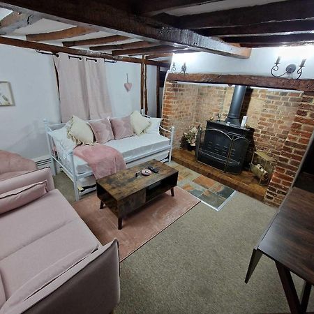 Two Bedroom Grade Ll Cottage At Az Luxury Stays Honey Horsefield With Wifi And Free Parking Hundon Exteriér fotografie