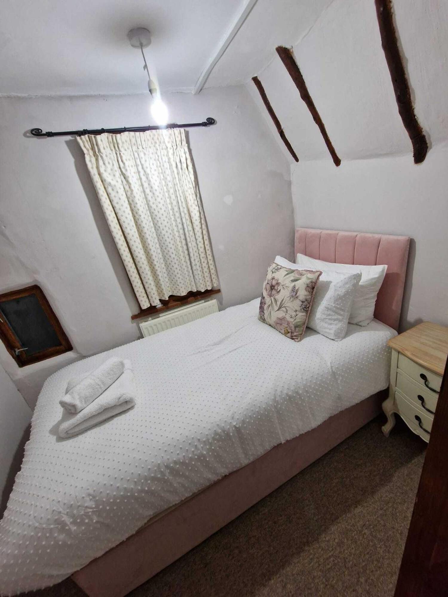 Two Bedroom Grade Ll Cottage At Az Luxury Stays Honey Horsefield With Wifi And Free Parking Hundon Exteriér fotografie